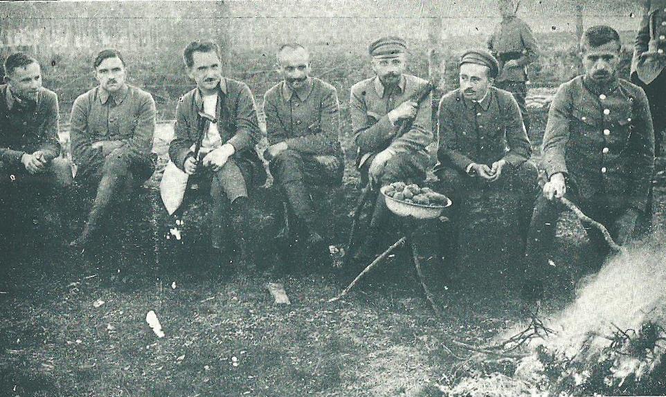 Officers of the Polish Legion interned in Beniaminów. Public domain
