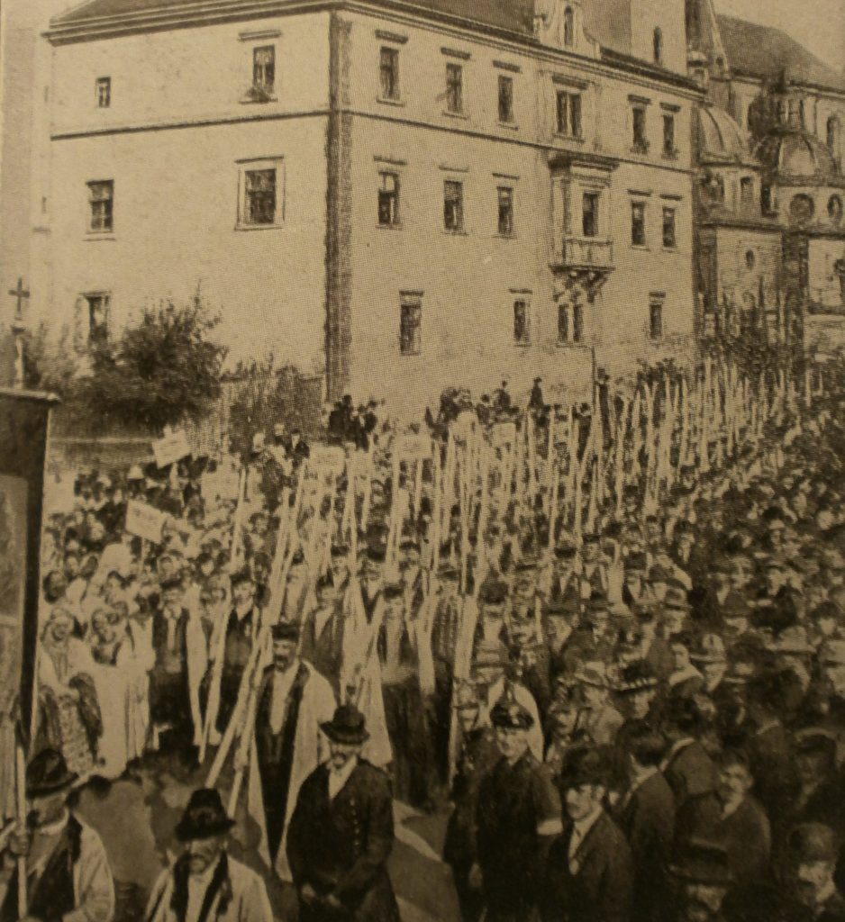 Protests against the Treaty of Brest–Litovsk, Kraków, February 16, 1918. Public domain. 