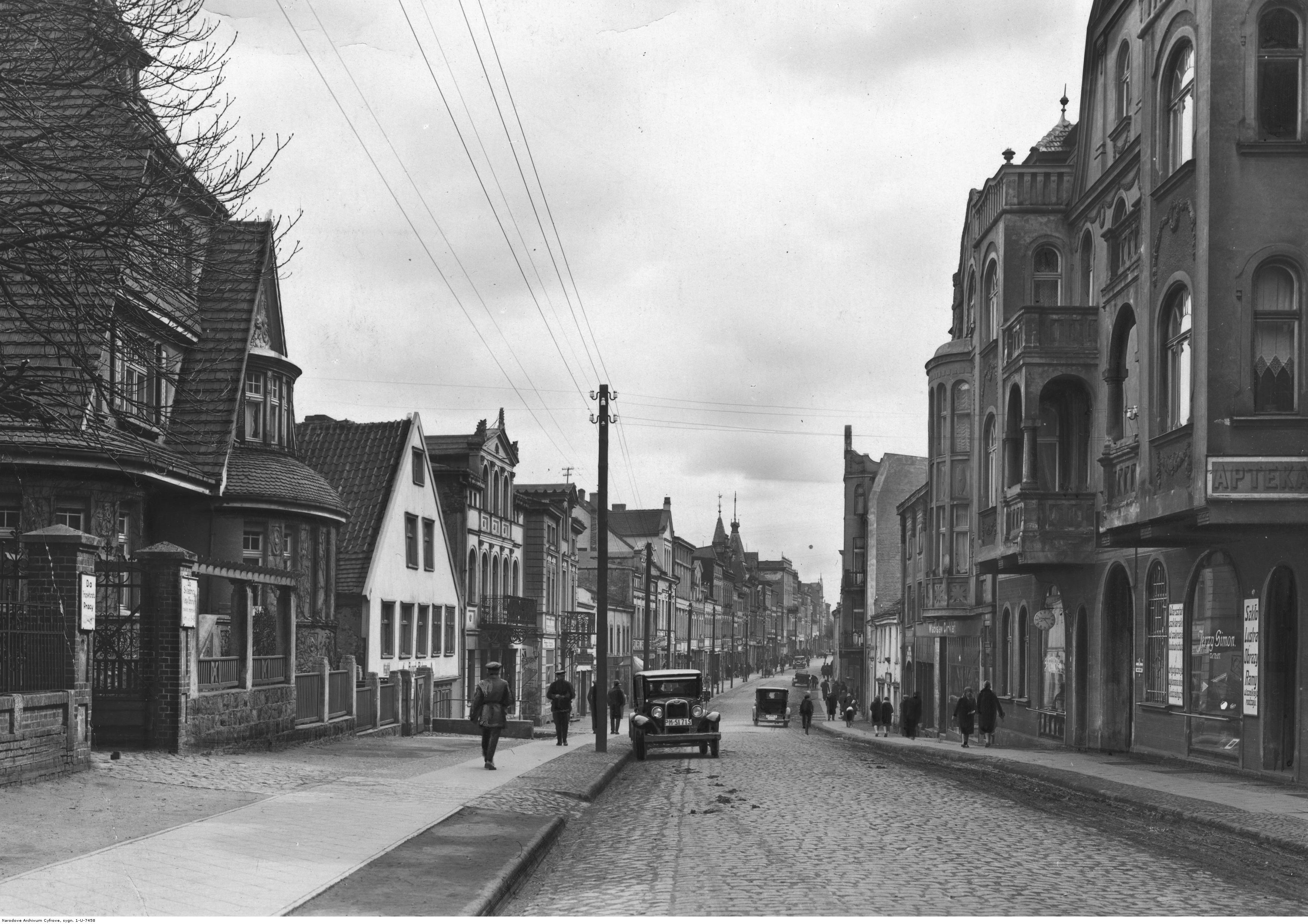 Ulica Sobieskiego w Wejherowie, autor: Świerkosz Alfred, Wielka Wieś - Hallerowo, półwysep Helski, źródło: www.nac.gov.pl