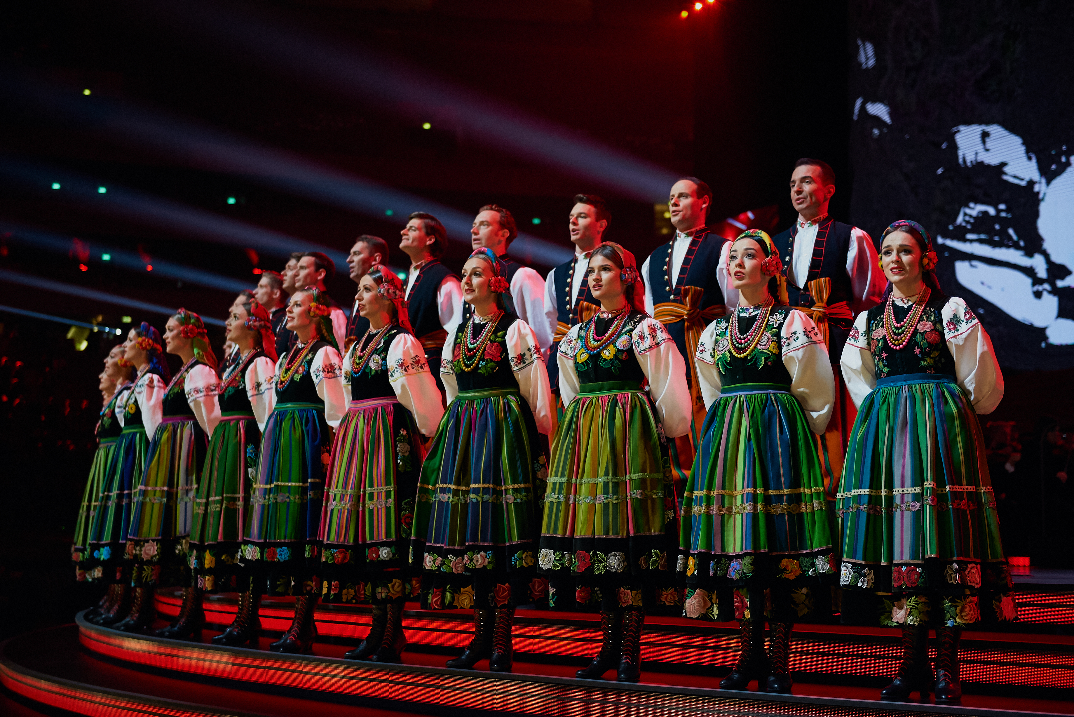 zespół Mazowsze w trakcie występu