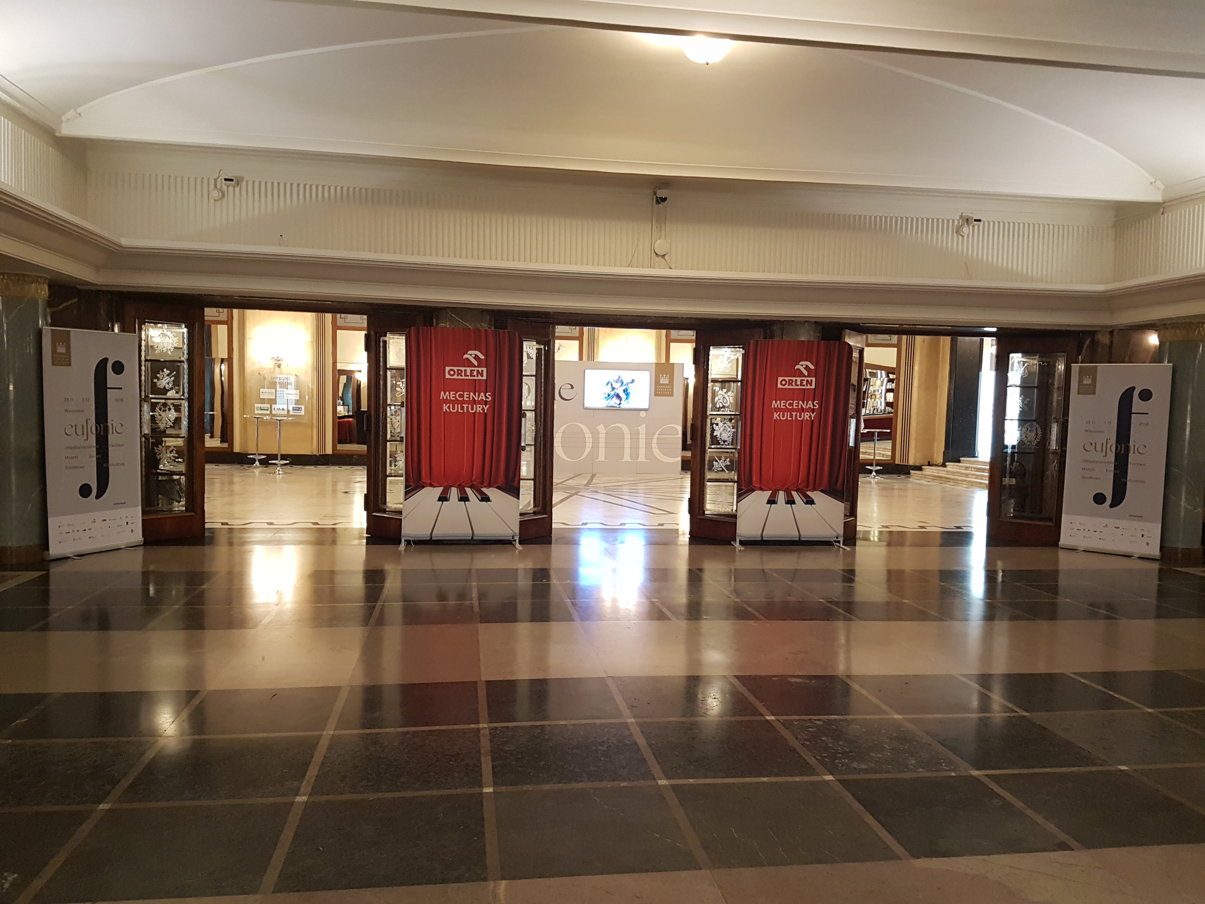 zdjęcie wejścia na salę koncertową