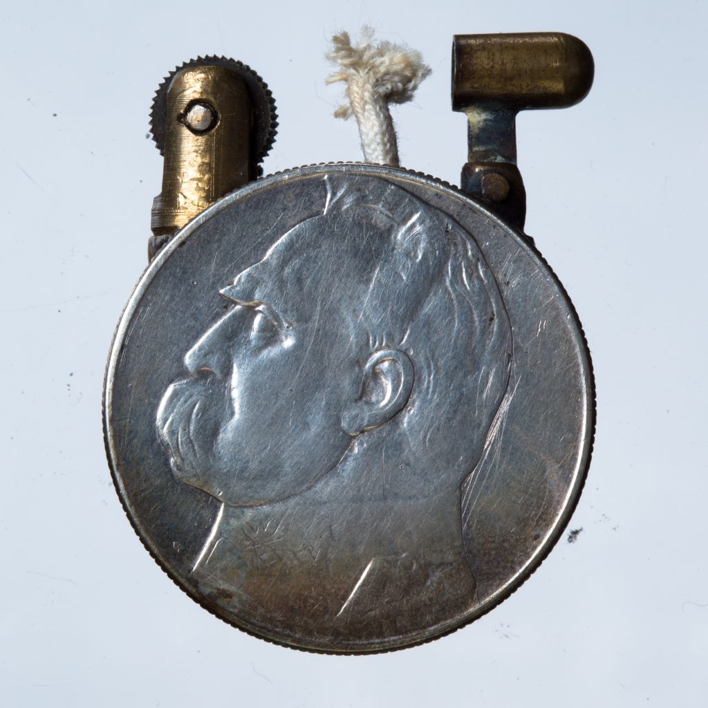 zapalniczka z wizerunkiem Piłsudskiego