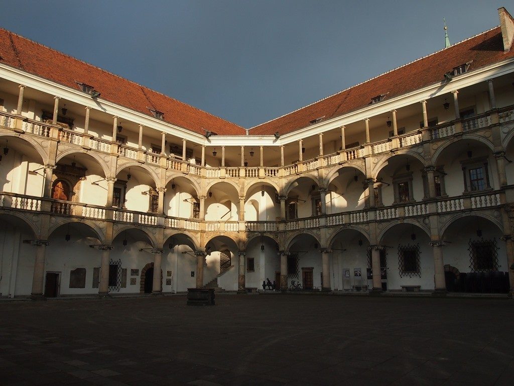 arkadowy dziedziniec zamku w Brzegu