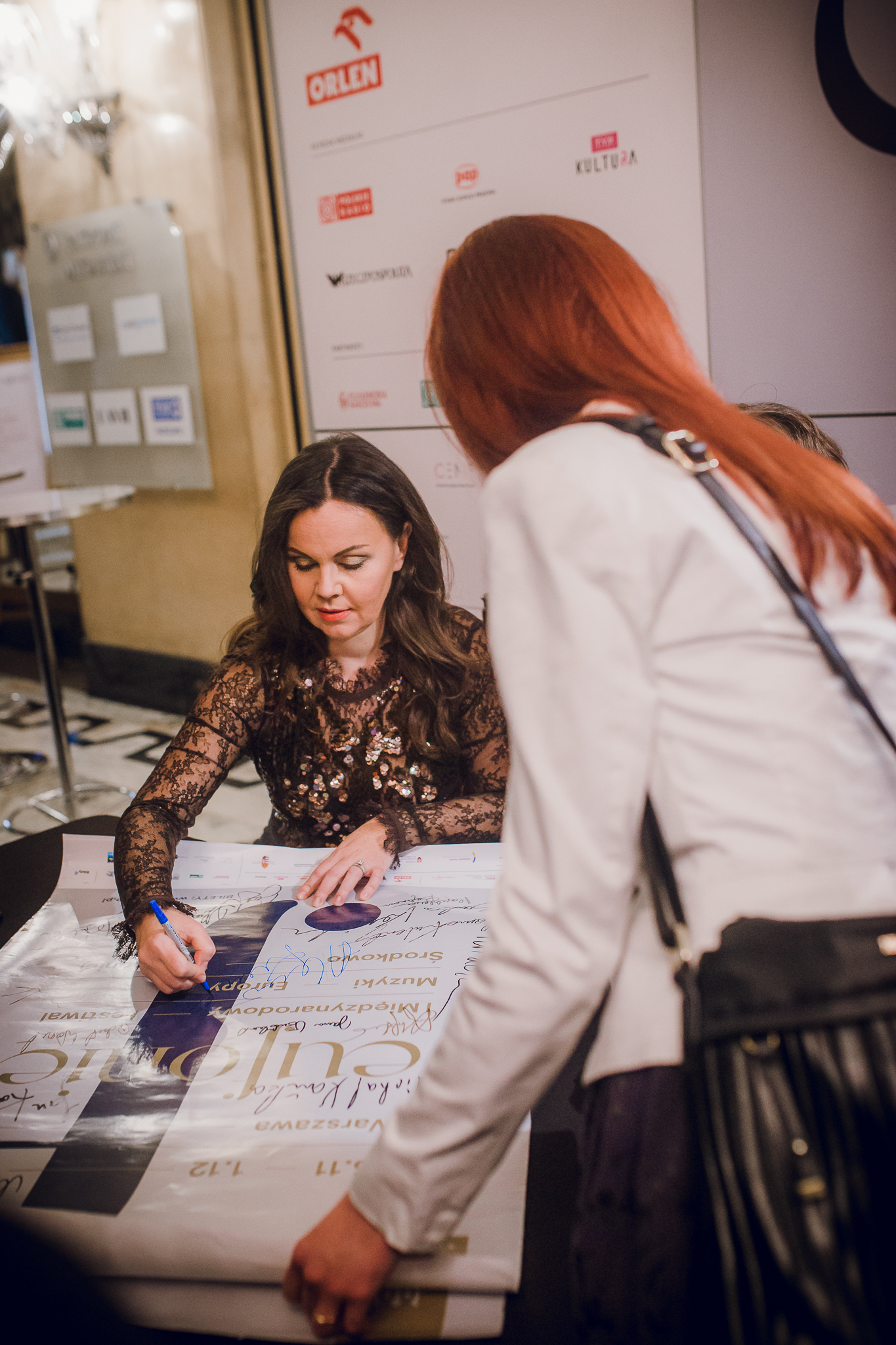 dwie kobiety i plakat Eufonii