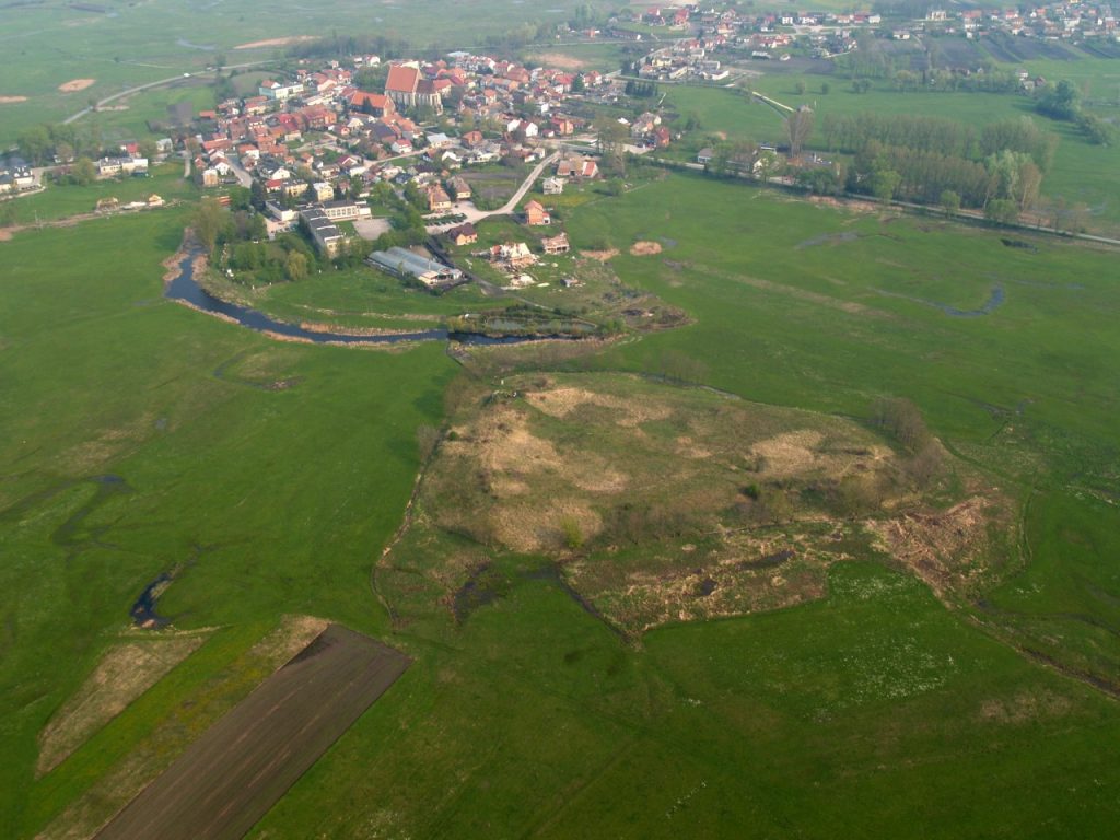 zdjęcie lotnicze Wiślicy i grodziska