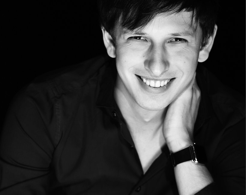 czarno-białe zdjęcie artysty