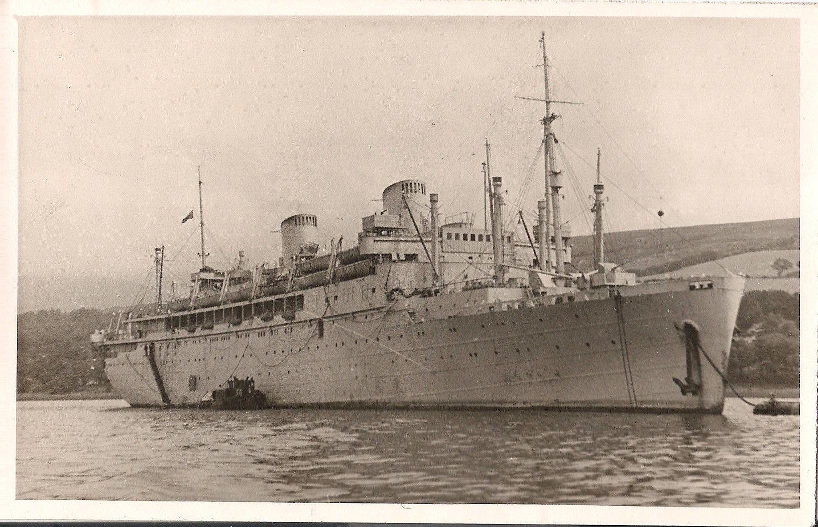 czarno-białe zdjęcie statku