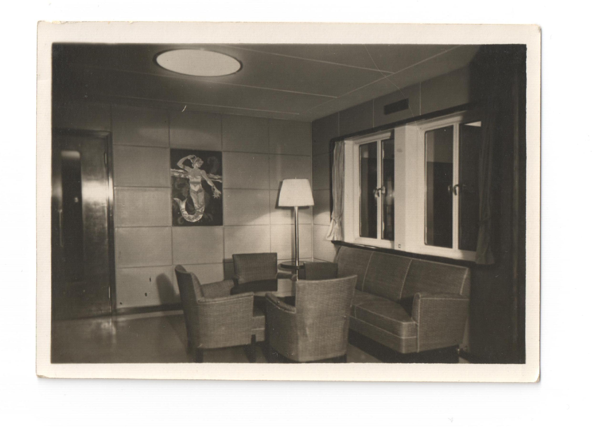 czarno-białe zdjęcie z wnętrza statku