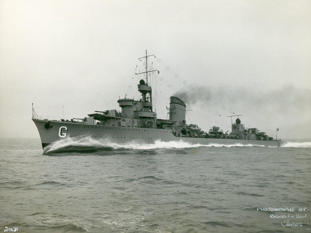 okręt wojskowy na morzu