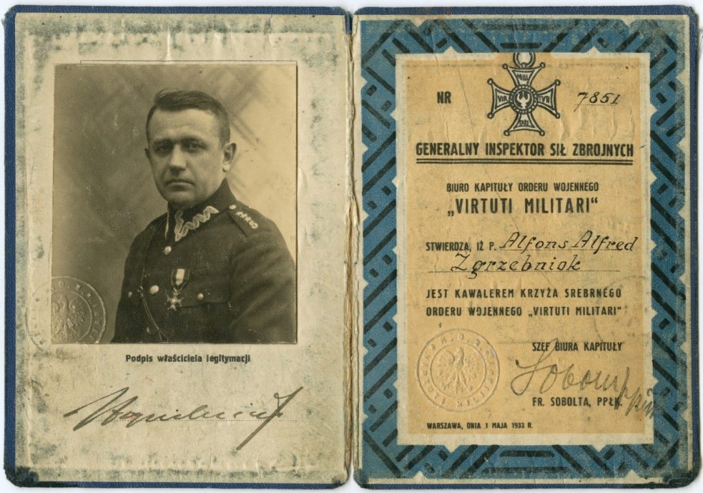 legitymacja, po lewej fotografia portretowa, po prawej tekst zaświadczenia