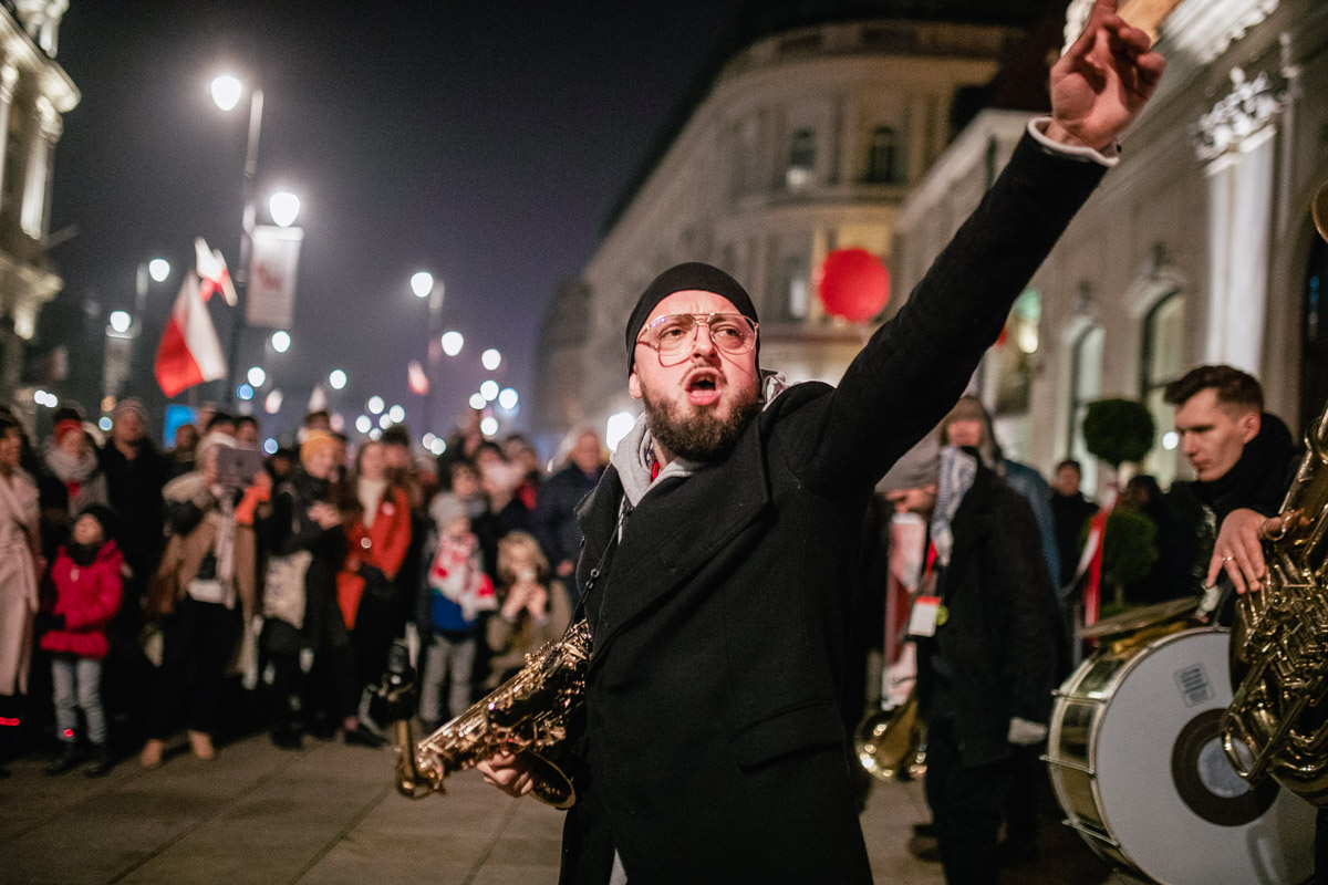 muzyk grają≥cy na ulicy