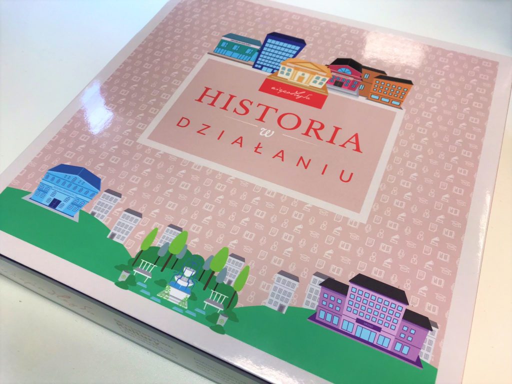 pudełko gry z tytułem i rysunkami różnych budynków