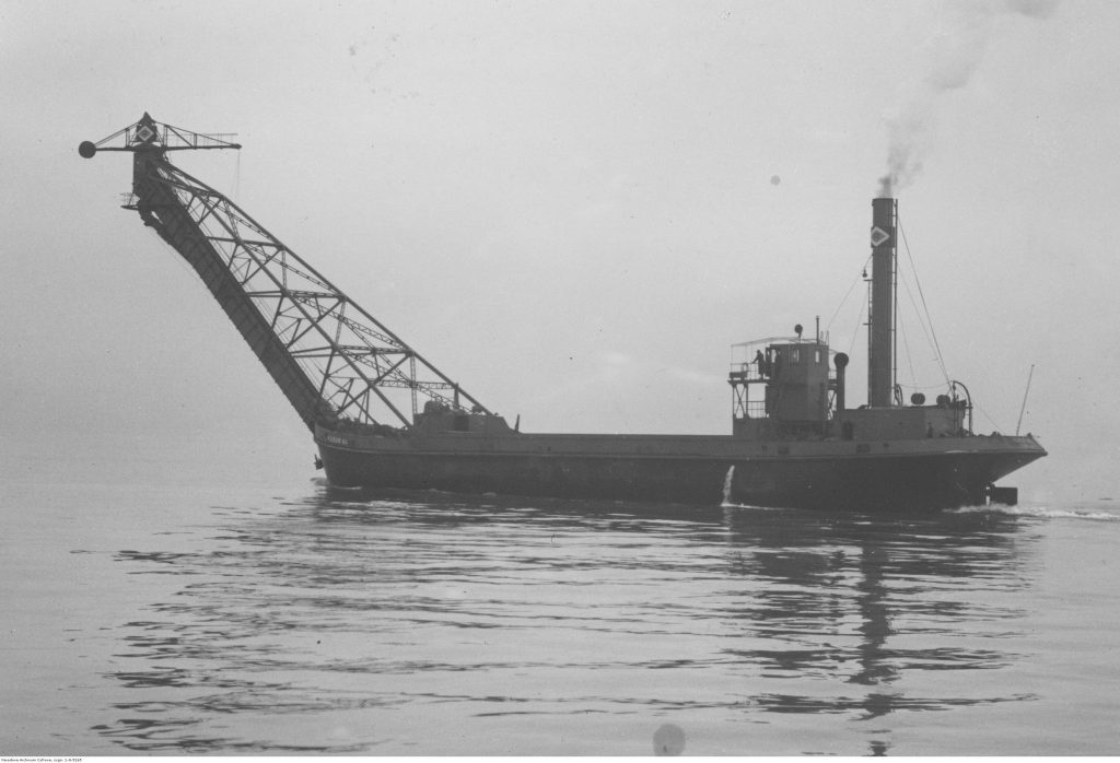 Statek do bunkrowania węgla "Robur VII" podczas rejsu.