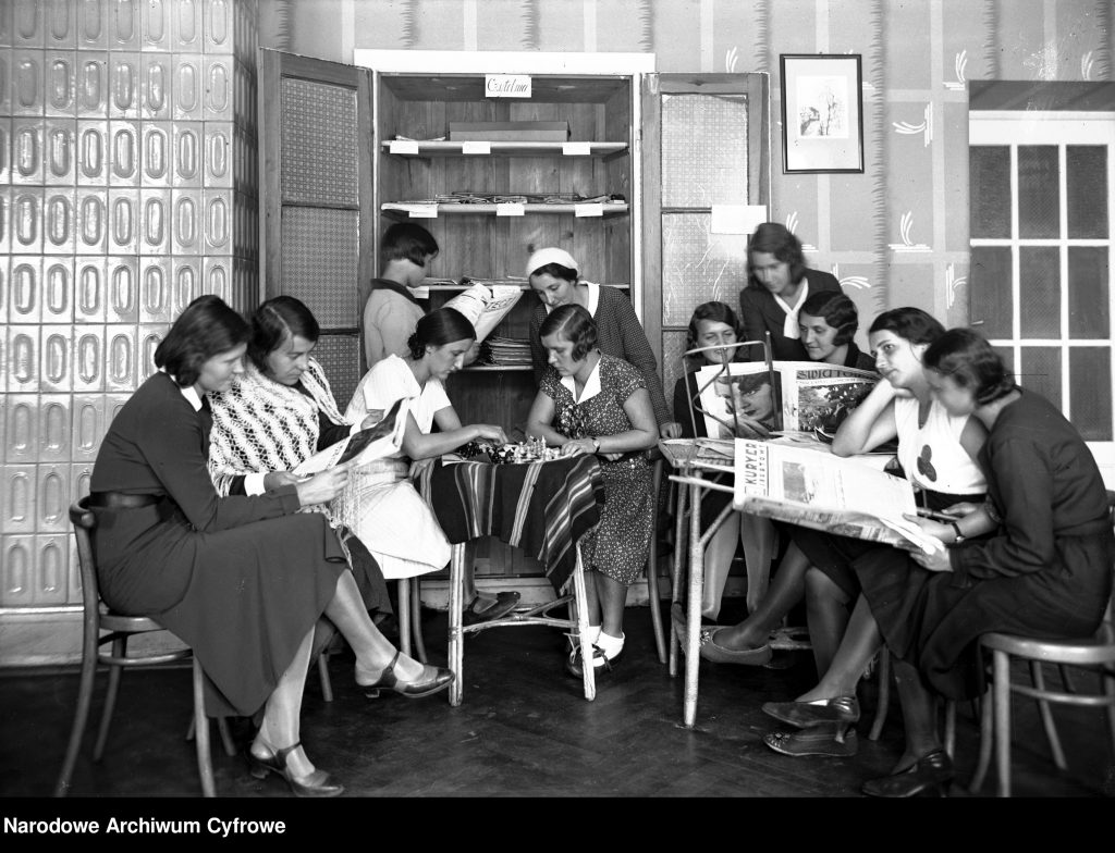 kobiety w czytelni
