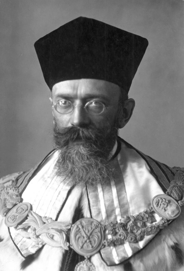 fotografia portretowa Siedleckiego w stroju akademickim