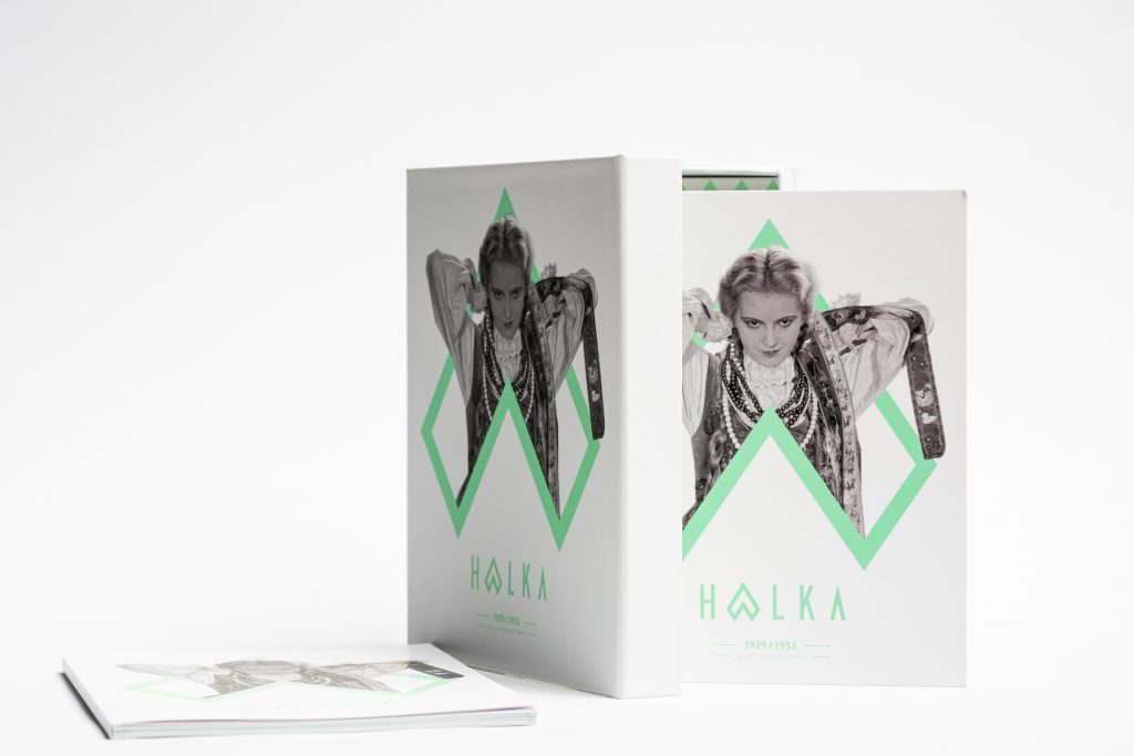 otwarty zestaw z charakterystycznym dla projektu motywem graficznym