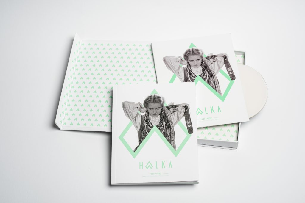 otwarty zestaw z charakterystycznym dla projektu motywem graficznym