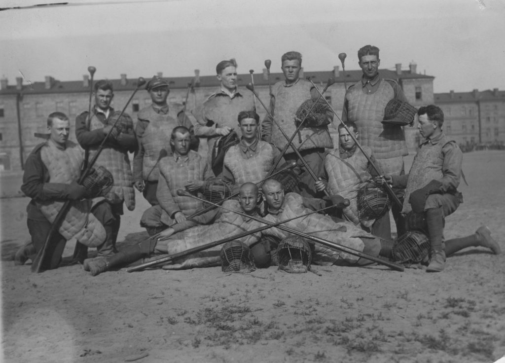 zdjęcie pozowane grupy żołnierzy