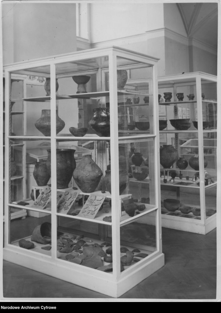 gabloty pełne zabytków archeologicznych