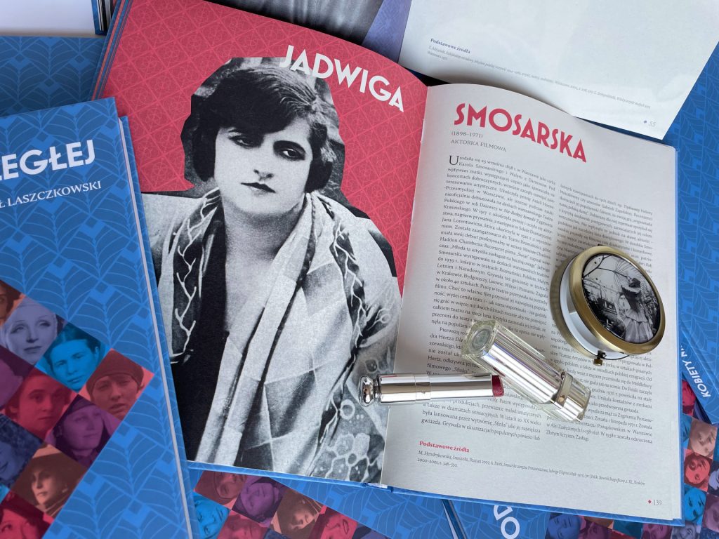 książka "Kobiety niepodległej" - otwarte na biogramie Jadwigi Smosarskiej