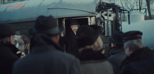 paderewski przemawia z drzwi pociągu