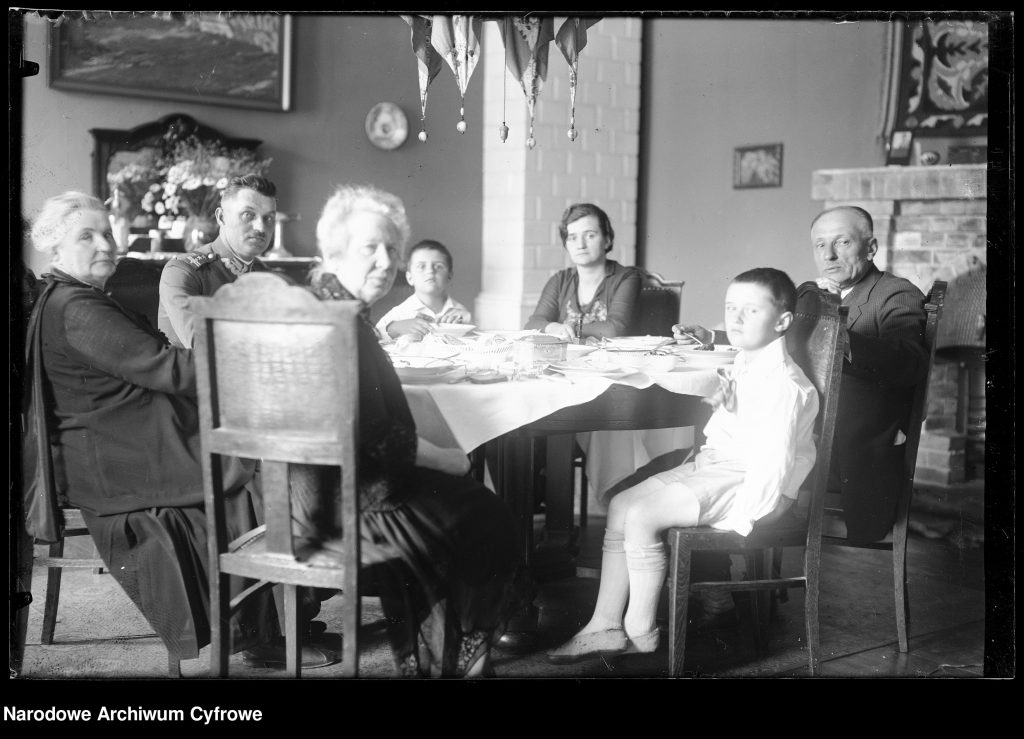 rodzina przy stole