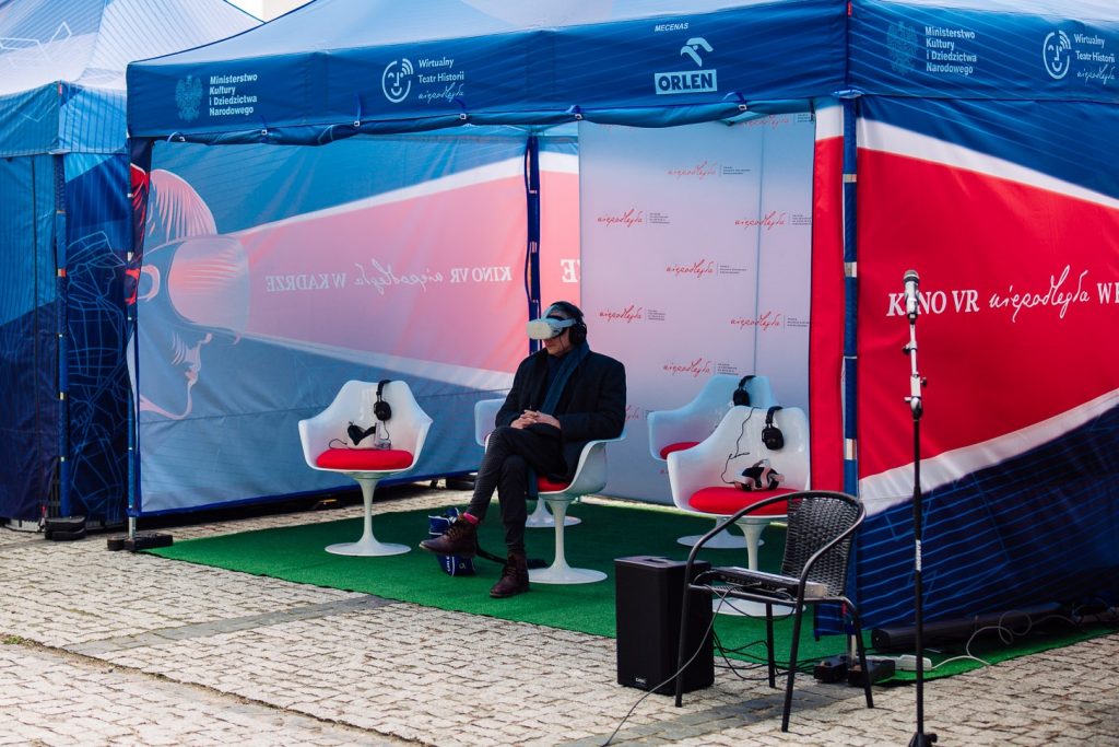 Namiot VR z fotelami i googlami