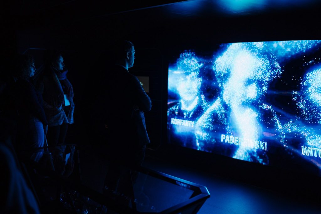 wnętrze iskier niepodległej - pokaz filmu