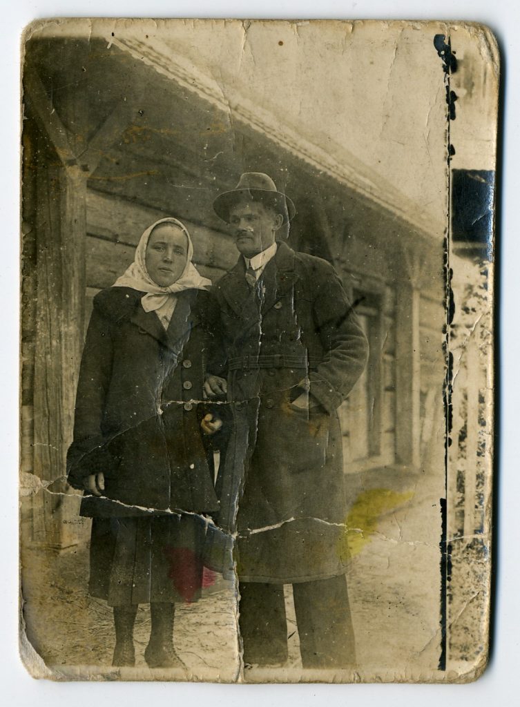 para pozująca do zdjęcia