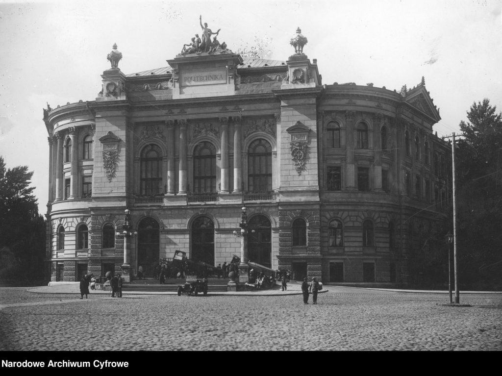 Widok zewnętrzny gmachu głównego Politechniki Warszawskiej.