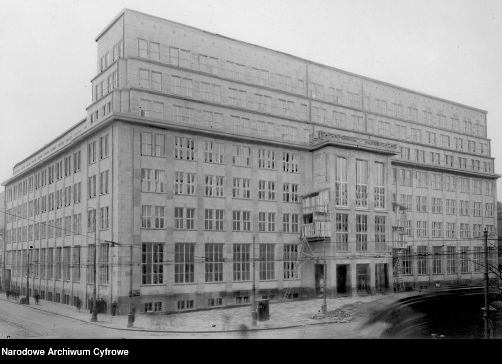 budynek banku gospodarwstwa krajowegoi