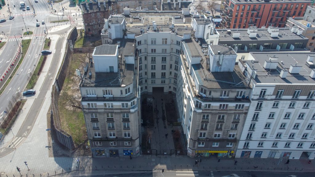 Kamienica arch. Juliusza Nagórskiego przy ul. Targowej na warszawskiej Pradze z lotu ptaka