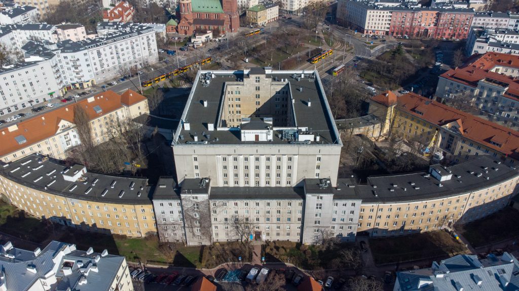 Plac Narutowicza widziany znad Kolonii Lubeckiego. Na pierwszym planie gmach Akademika.